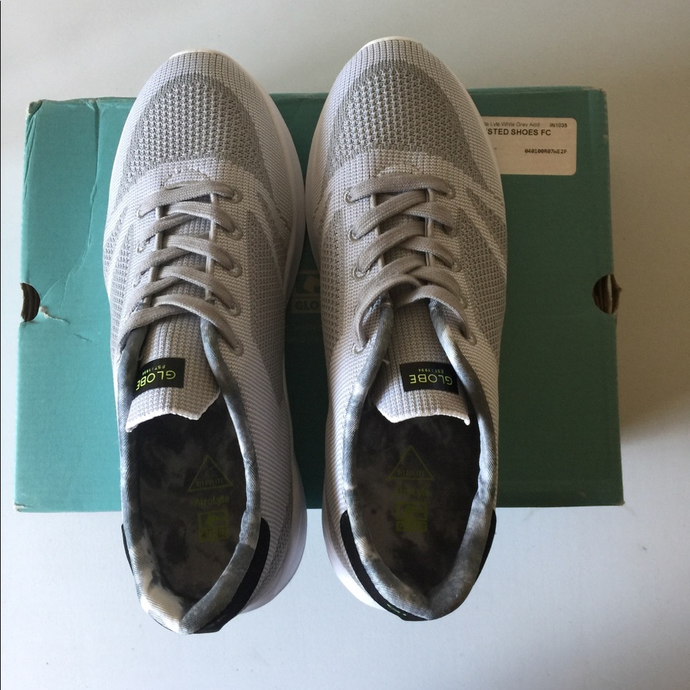 Brand new in box Men Globe shoes